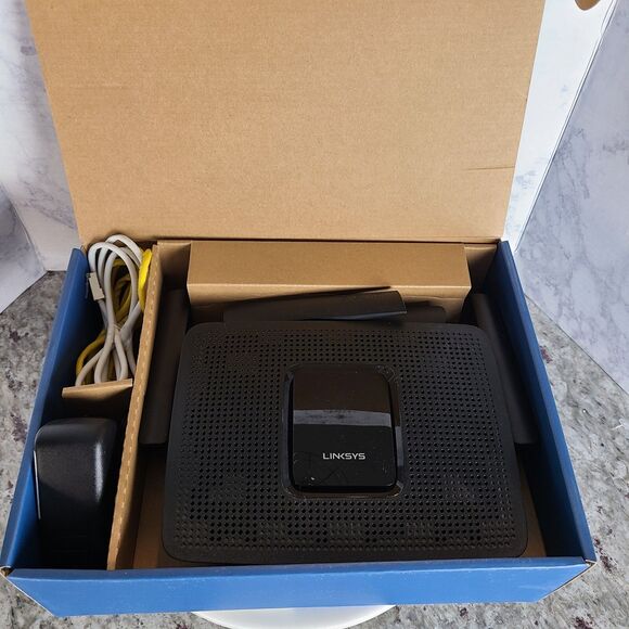 Linksys MR8300 Tri-Band Mesh AC2000 Wi-Fi Router - Black - Picture 4 of 7